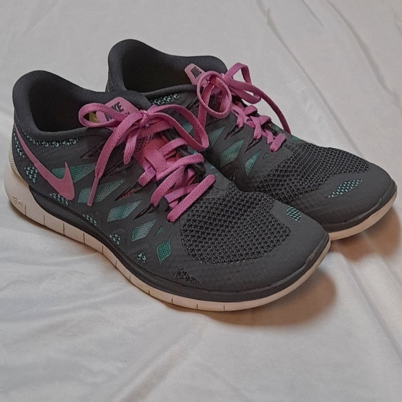 Nike Free 5.0 Women's Grey Athletic Running Shoes - Picture 1 of 9